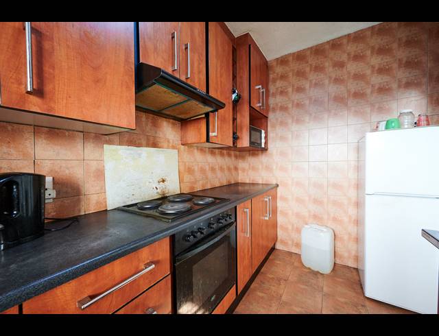2 BEDROOM APARTMENT FOR SALE IN HALFWAY HOUSE
